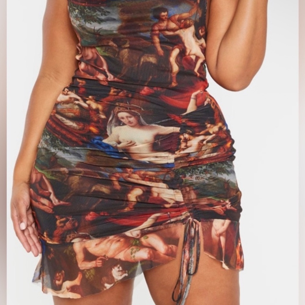 PrettyLittleThing Renaissance Print Mini Dress - Picture 2 of 6